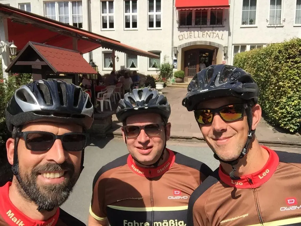 Drei Fahrer des Team Steinhäger am Quellental